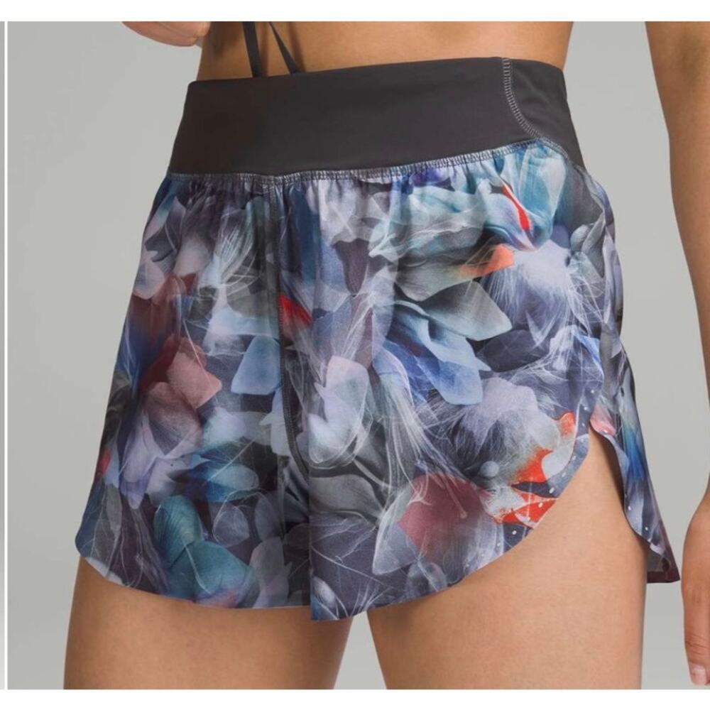 Lululemon Fast & Free Reflective Classic-Fit Short 3"
Lumin Floral Multi /Grey4